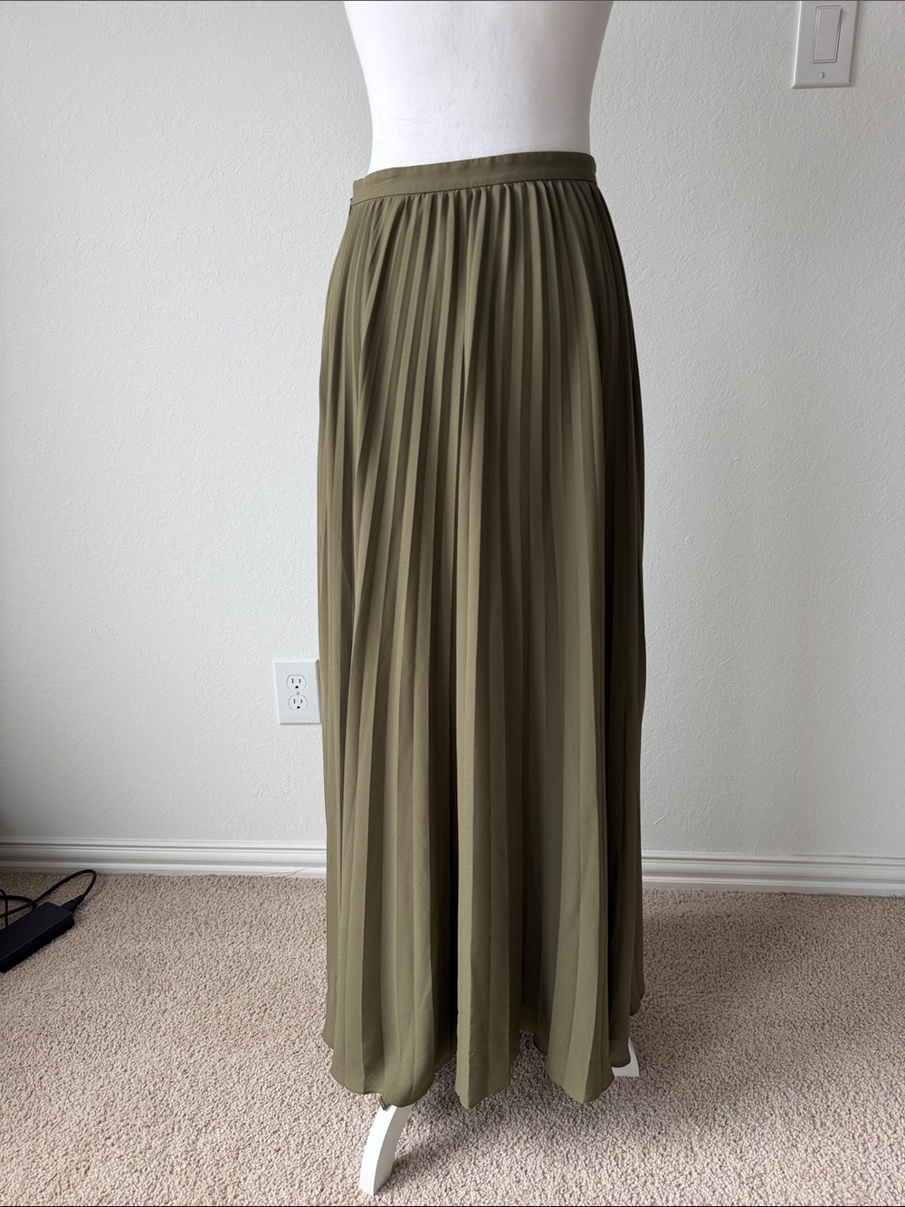 Banana Republic Olive Maxi Skirt - Picture 3 of 3